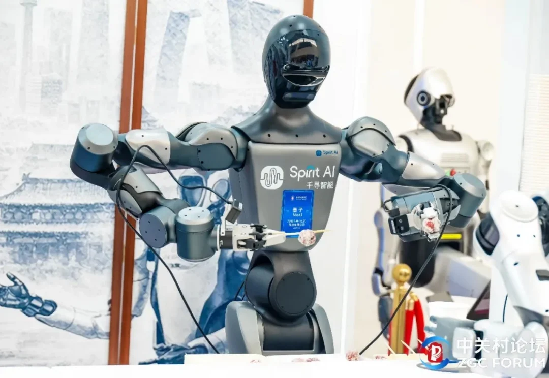 与Generalist顶峰相见，30天狂吸30亿，千寻智能做对了什么？