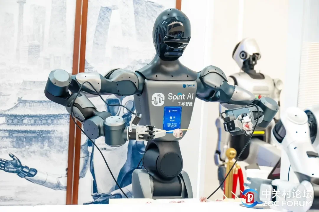 与Generalist顶峰相见，30天狂吸30亿，千寻智能做对了什么？