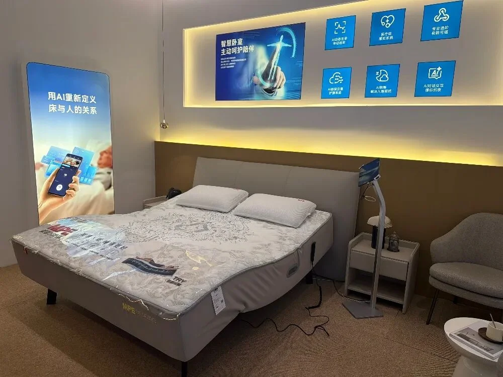 暴走30000步！我在85万平米的家博会里，挖出了AI家居的“真心脏”