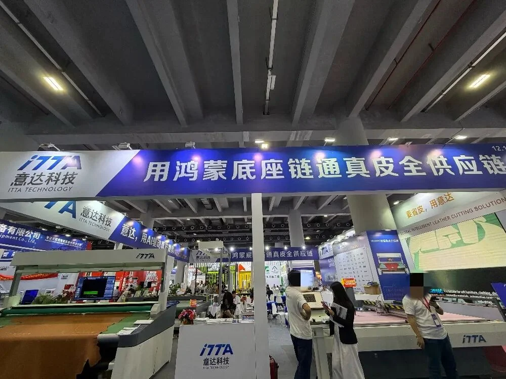 暴走30000步！我在85万平米的家博会里，挖出了AI家居的“真心脏”