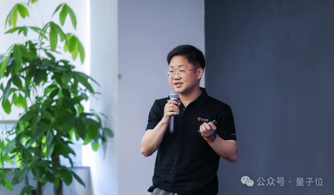 国产GPU组了个开源局，把SGLang等核心开发者都摇来了！
