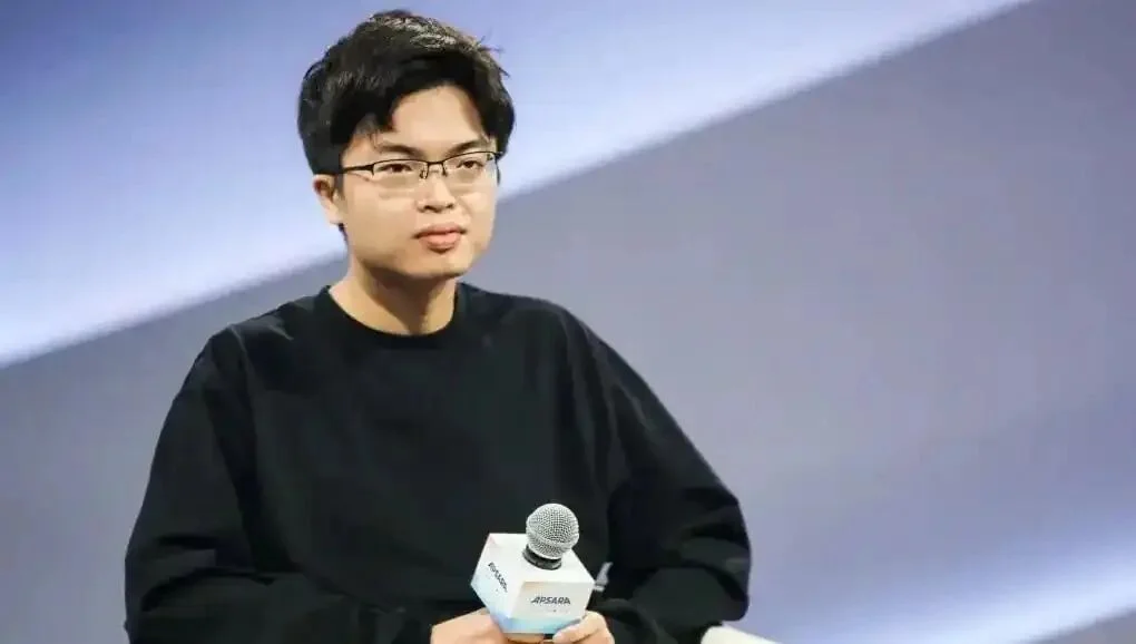 智谱首破5000亿！六小虎与DeepSeek千亿估值竞赛，谁的拳头最硬？
