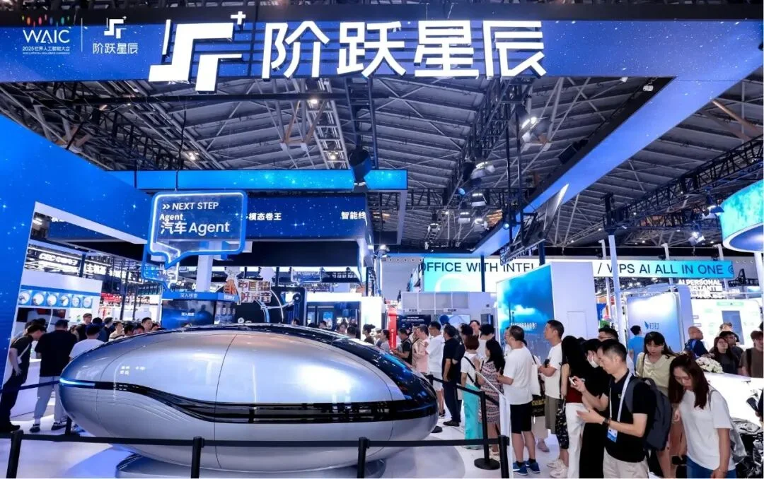 智谱首破5000亿！六小虎与DeepSeek千亿估值竞赛，谁的拳头最硬？