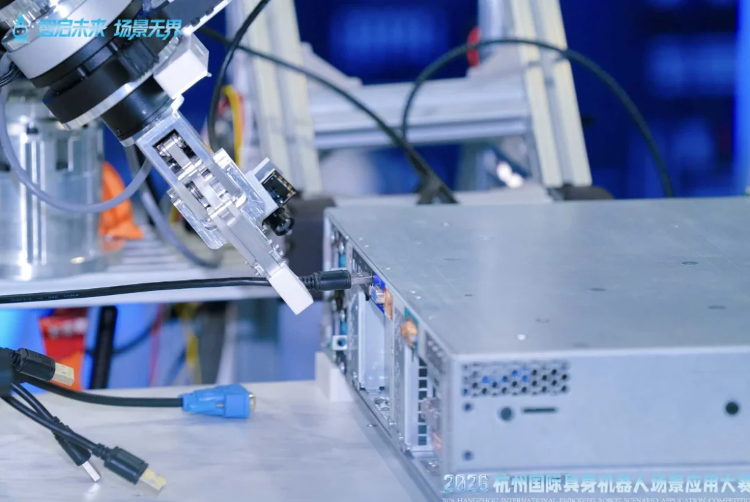 这一次,不比炫技,比谁更能「干活」