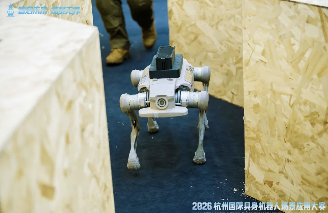 这一次,不比炫技,比谁更能「干活」