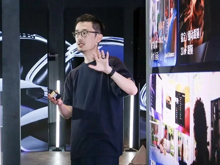 在眼镜里Vibe Coding！姜公略给VITURE找到“XR该有的样子”
