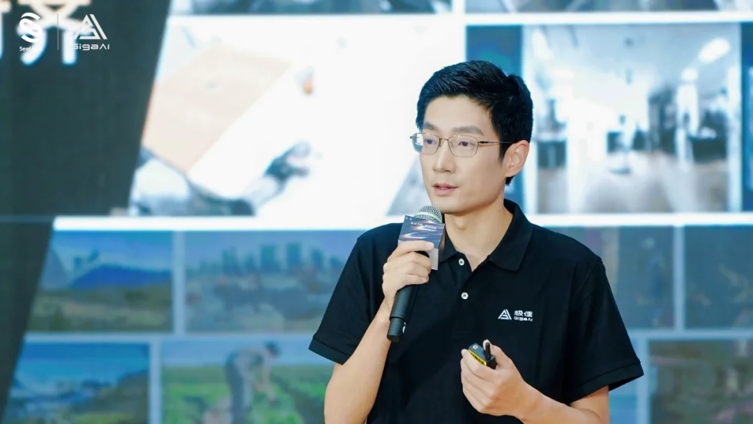 极佳视界发布物理AGI「双金字塔」体系:数据与算法如何撑起具身智能Scaling Law?