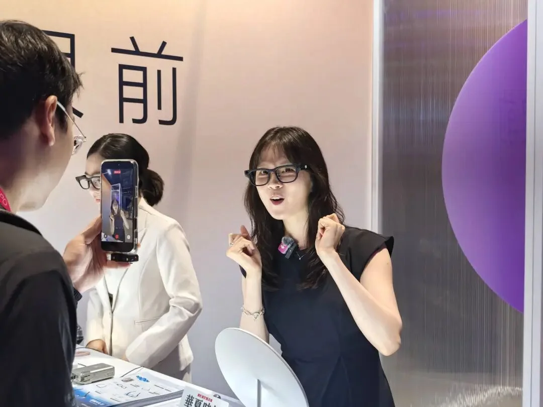 讯飞首款 AI 眼镜，用 40 克撬动 AI 工作流