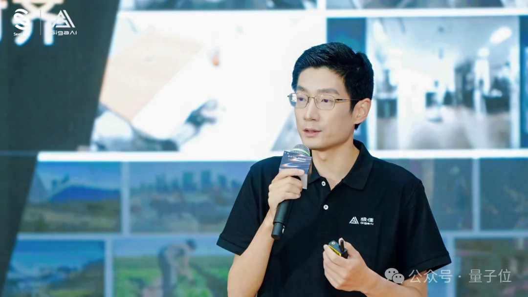 世界模型接棒语言模型，这家公司全球首创物理AGI“双金字塔”体系，通用机器人进入“家庭时代”