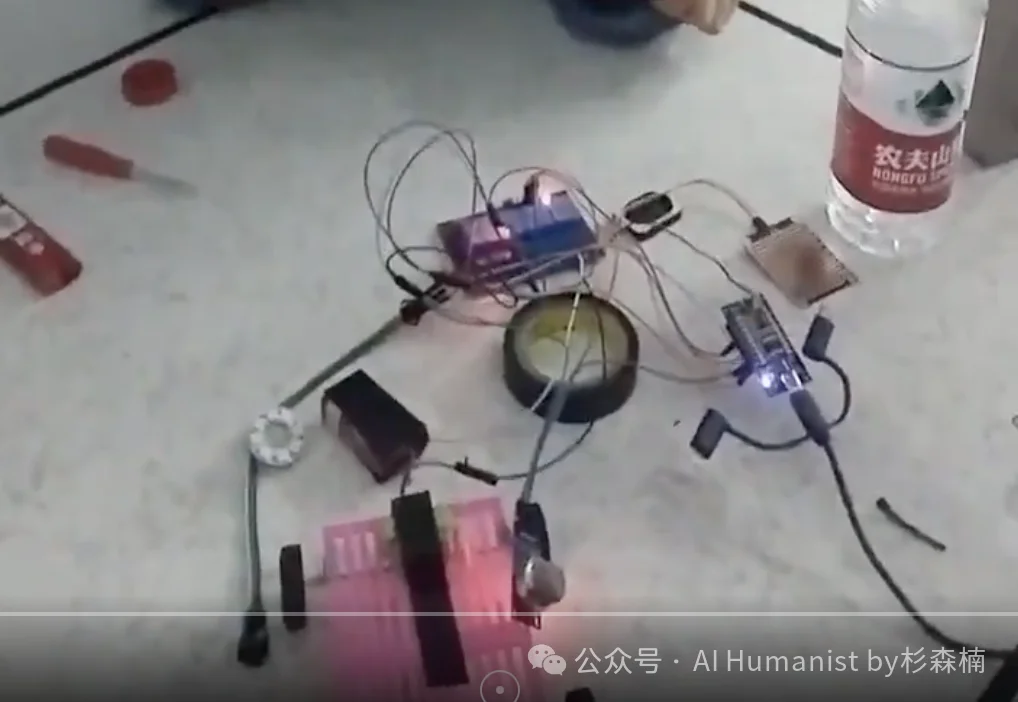 小孩 AI 营销抽象登场，优绩主义终于找到了最适合它的土壤