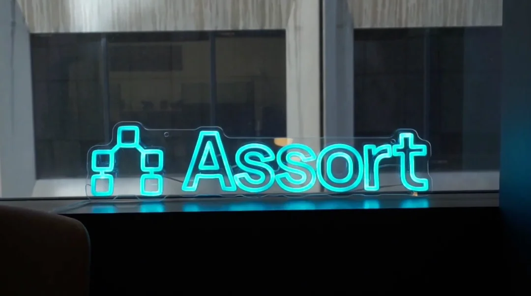 Assort Health 用Agent 接管诊所核心运营，B轮融资7600万美金，4年估值翻了250倍。