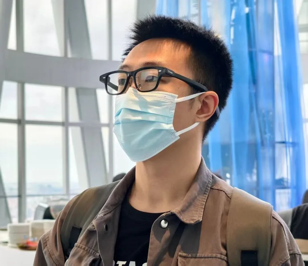 千问AI眼镜首次重大升级：看一眼扫单车，学会主动服务，首次实现3D空间显示