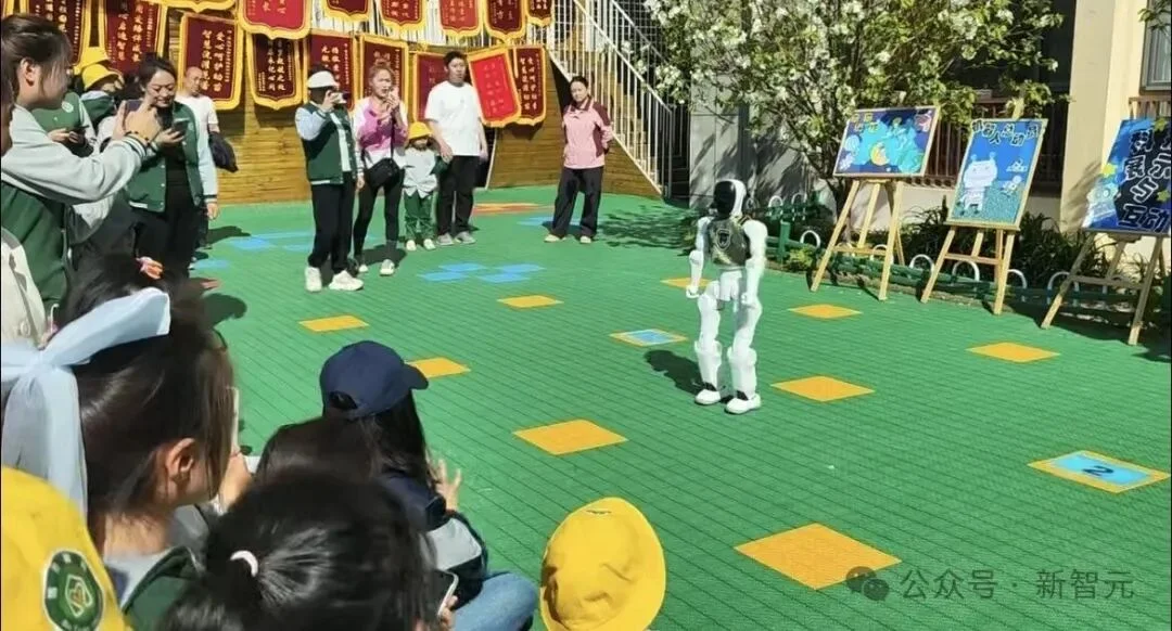 AI教育走出屏幕的第一步,是一台万元机器人