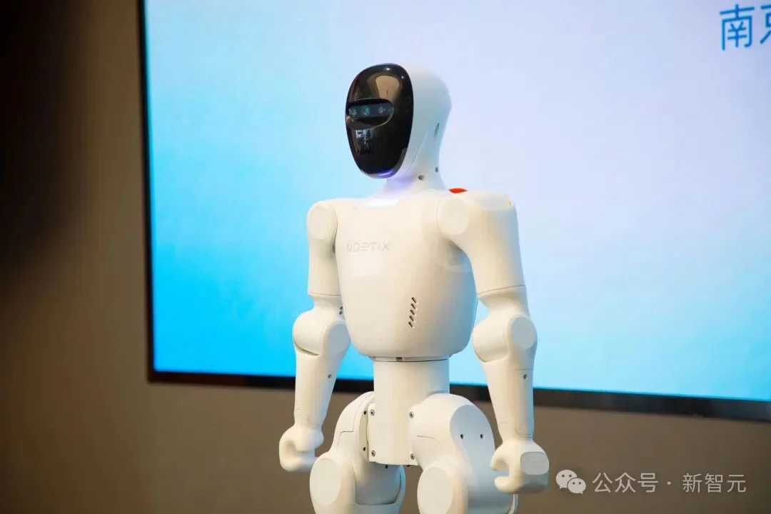 AI教育走出屏幕的第一步,是一台万元机器人