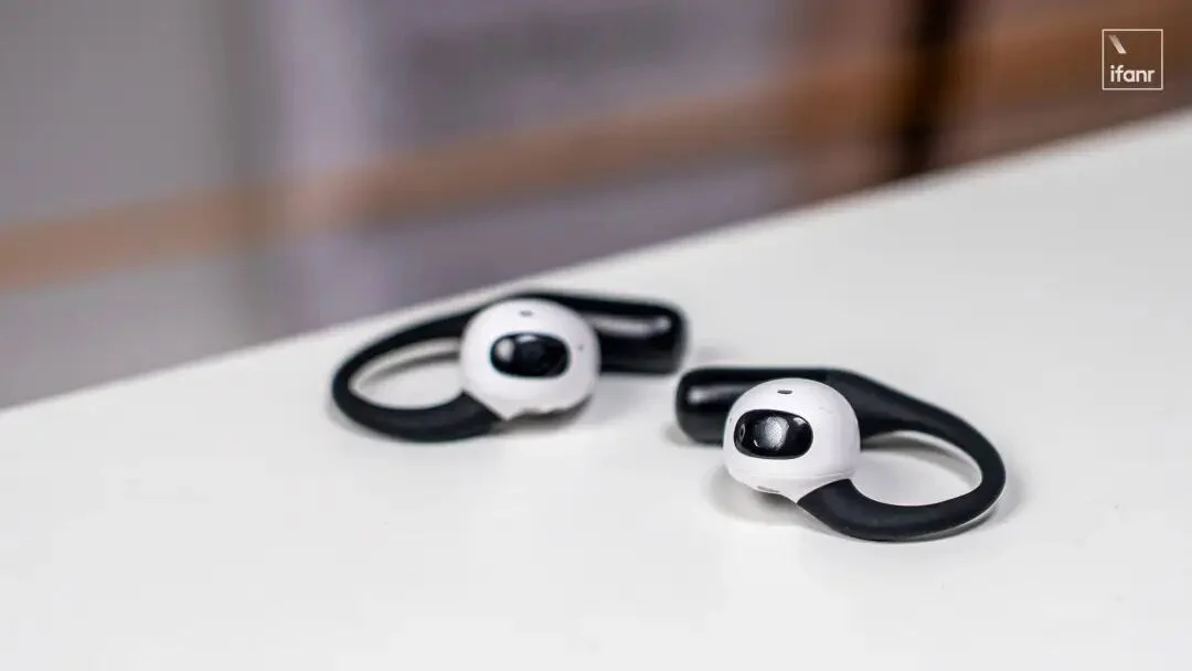 戴了三天「长眼」的 AI 耳机,我更期待 AirPods 加上摄像头了