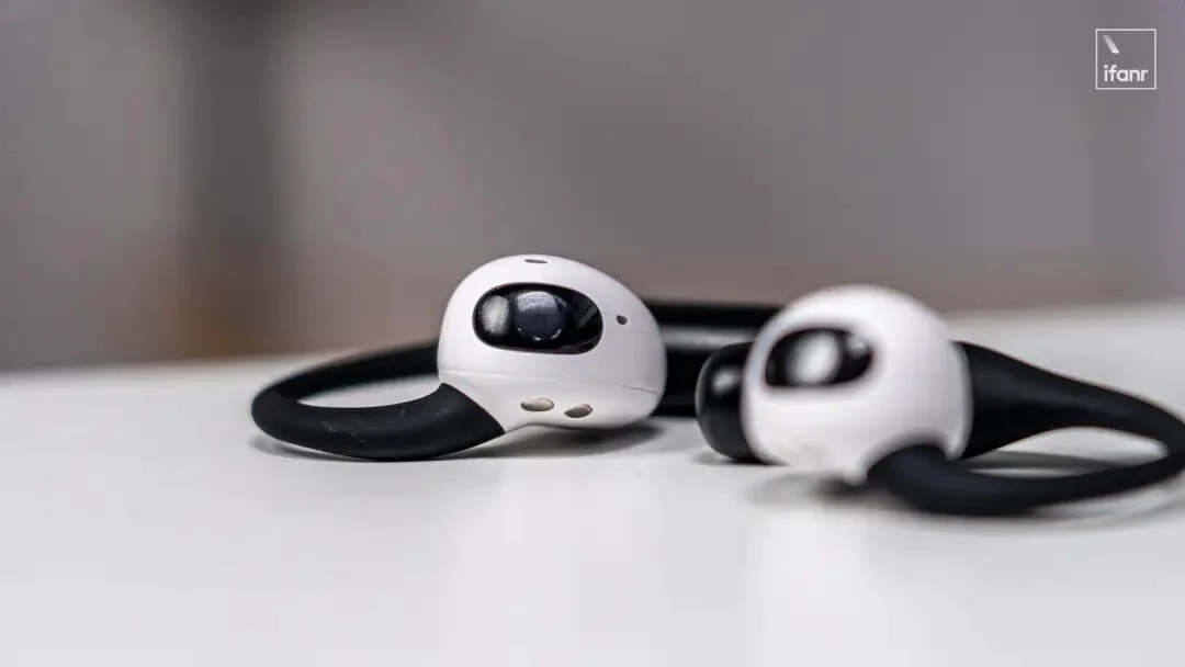 戴了三天「长眼」的 AI 耳机,我更期待 AirPods 加上摄像头了