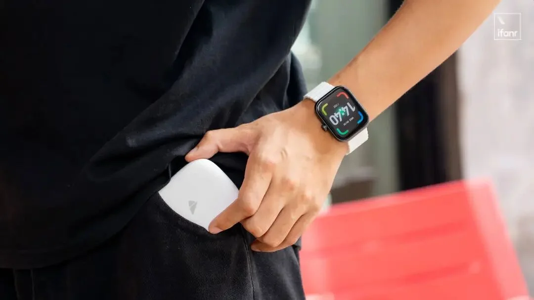 戴了三天「长眼」的 AI 耳机,我更期待 AirPods 加上摄像头了