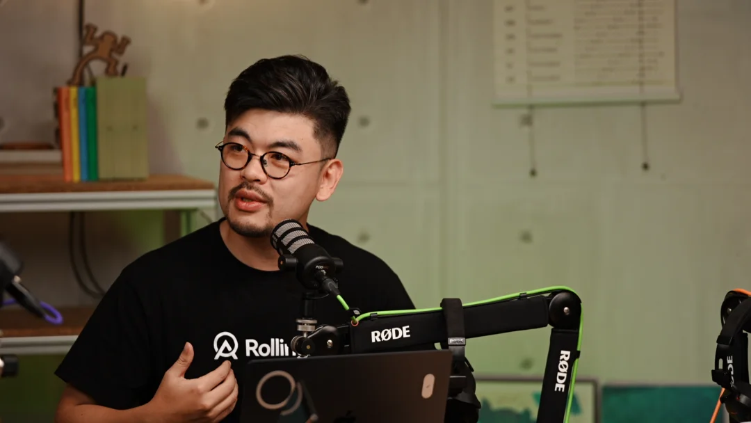 OpenAI 和 Anthropic 共同看好的 FDE：AI 时代的新岗位出现，旧分工松动｜对谈 Rolling AI