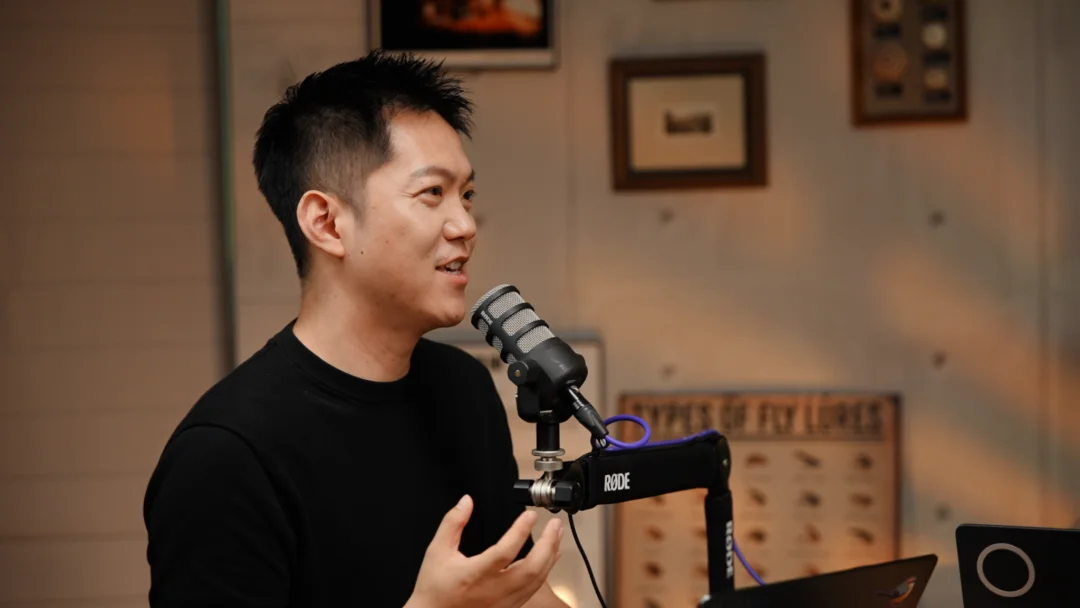 OpenAI 和 Anthropic 共同看好的 FDE：AI 时代的新岗位出现，旧分工松动｜对谈 Rolling AI