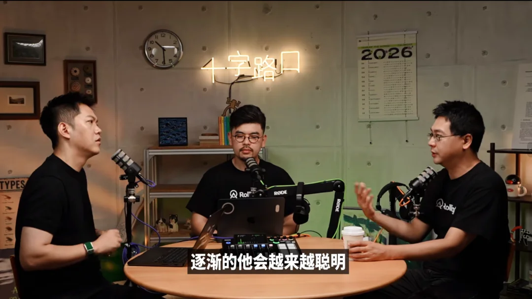 OpenAI 和 Anthropic 共同看好的 FDE：AI 时代的新岗位出现，旧分工松动｜对谈 Rolling AI