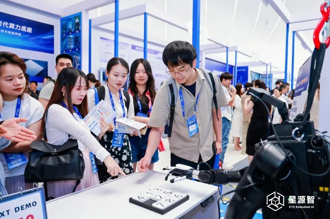 对话星源智：世界模型四种策略，我们为什么选择了最落地的那条？