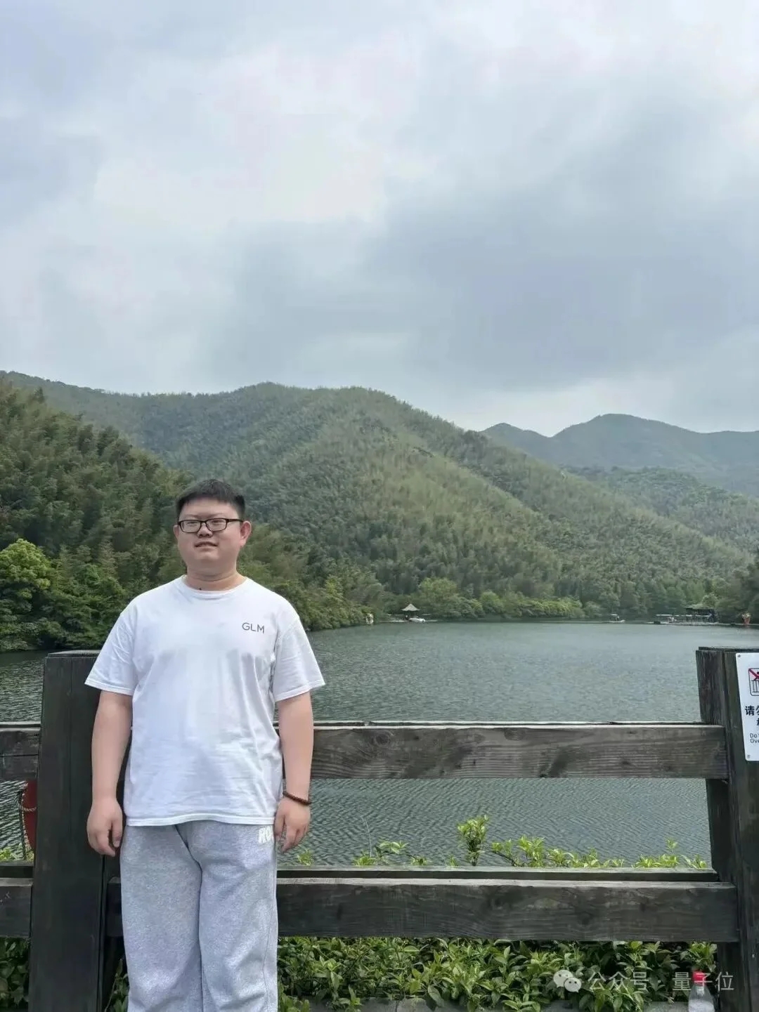 腾讯老兵+大厂00后新锐，码上飞想做的不只是AI Coding