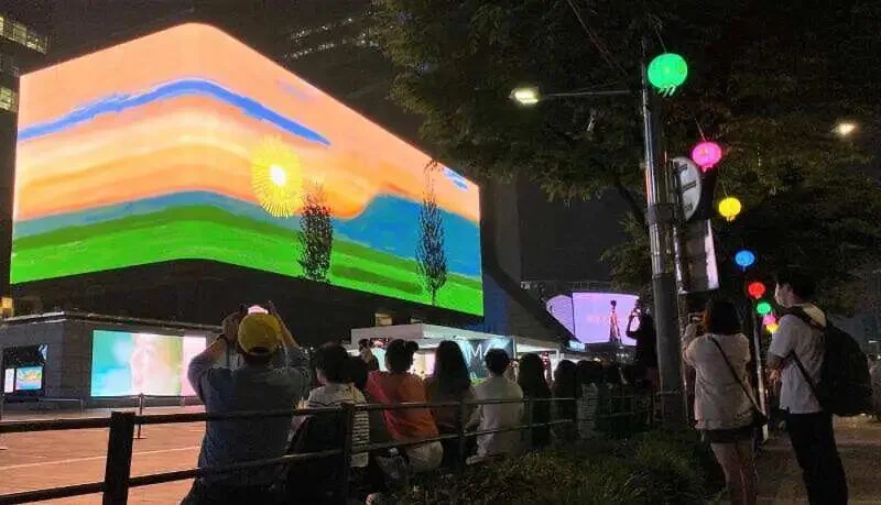 玩过 AI 的大卫·霍克尼，拥有一颗永恒年轻的心
