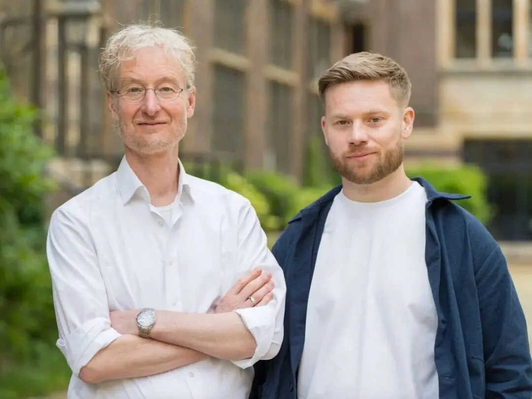 AI for Science,迎来百亿独角兽!黄仁勋、贝佐斯抢着投,打造材料版“谷歌”