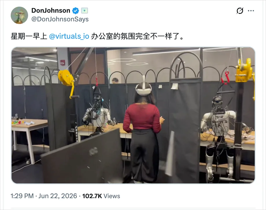 给机器人打工了一天，我们体验上了AI时代最魔幻的工作。
