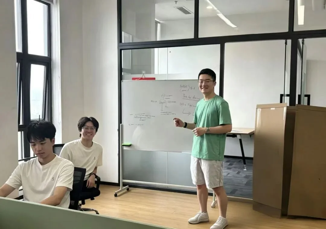 独家｜从图灵奖得主研究院到大湾区具身前线，这个00后团队做机器人空间大脑，融资千万