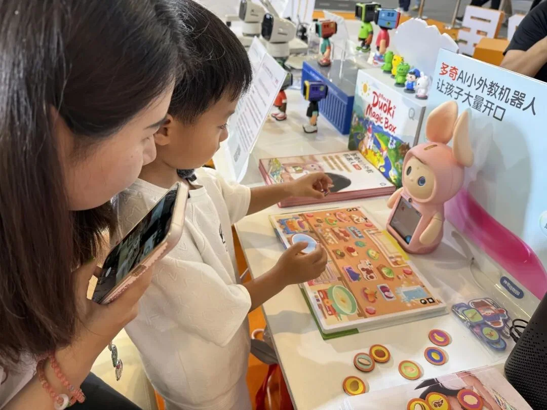 对话奇点灵智：少儿 AI 硬件的下一代，不是 Chatbot，而是能自进化的实体智能体