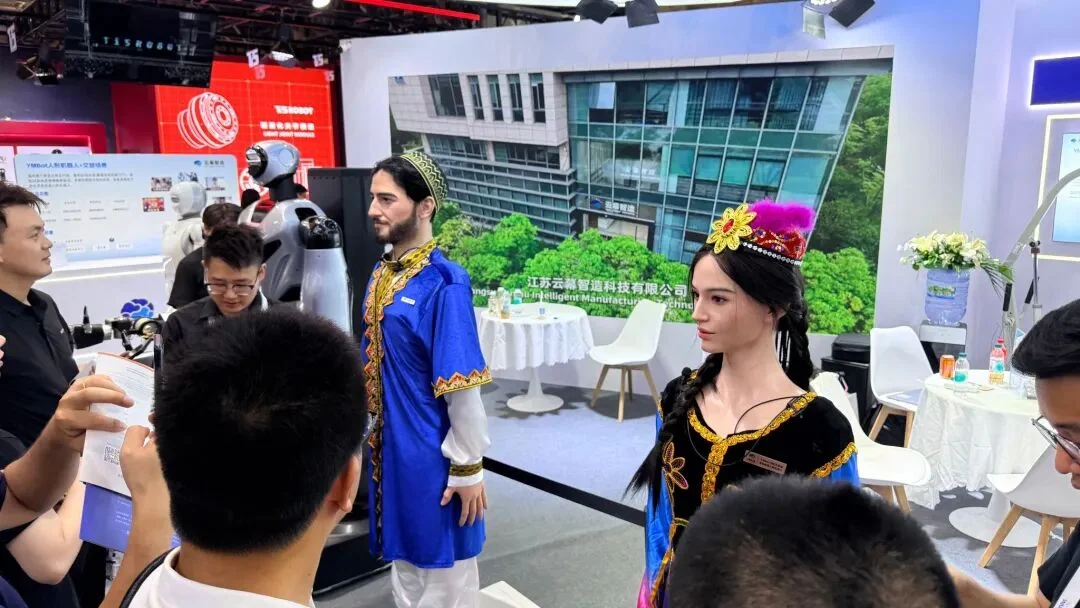 我们在 WAIC 记录了 28 个瞬间,拼出一幅赛博浮世绘