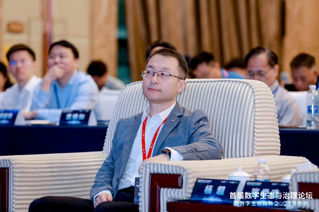 独家丨ACM戈登贝尔奖得主杨超领衔,北大系顶尖团队入局物理 AI 底层基建