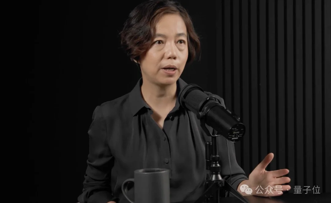 李飞飞最新访谈：AI咋能代替人呢？