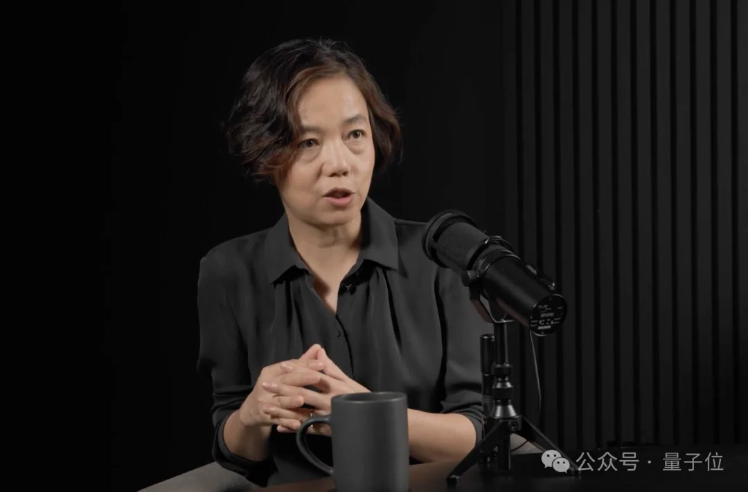 李飞飞最新访谈：AI咋能代替人呢？