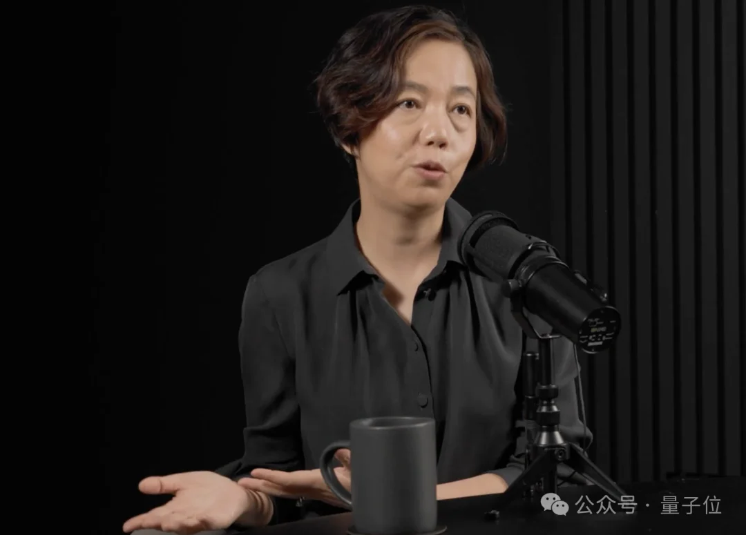 李飞飞最新访谈：AI咋能代替人呢？