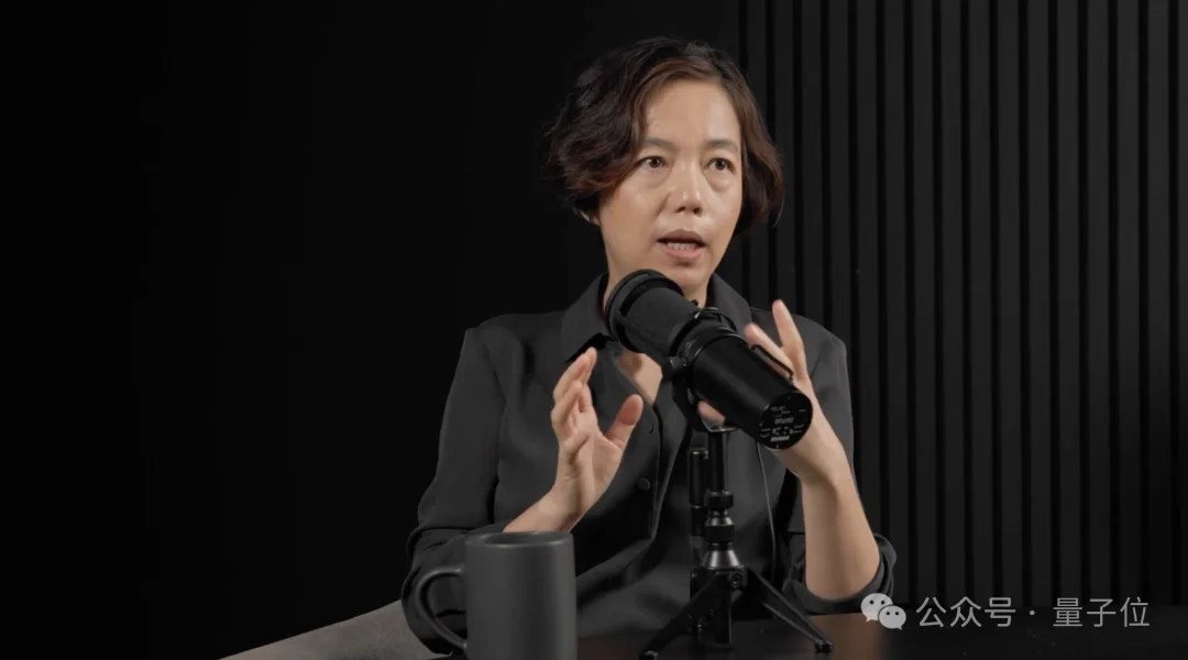 李飞飞最新访谈：AI咋能代替人呢？