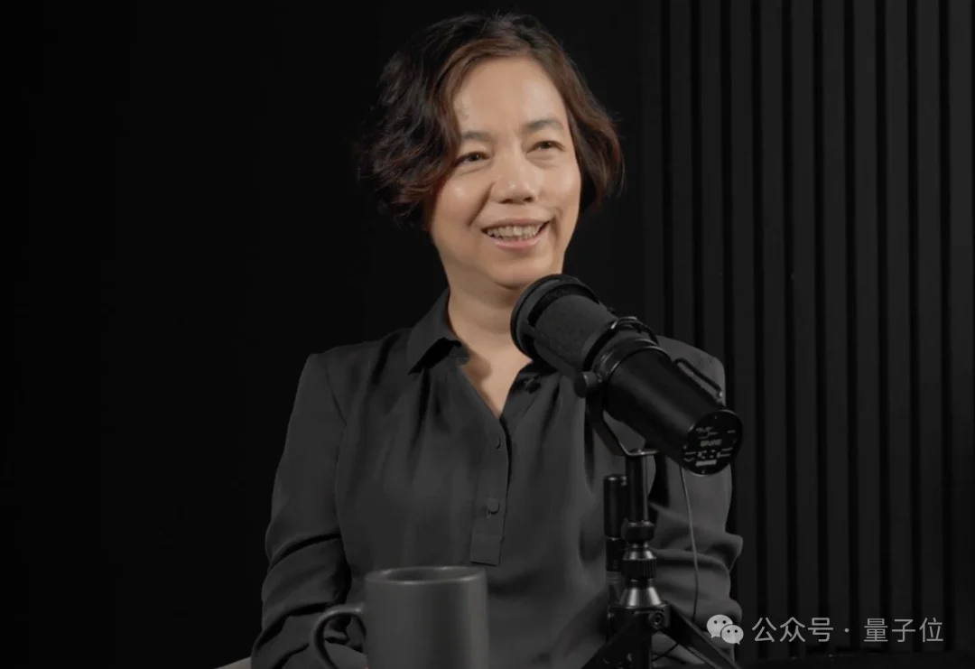 李飞飞最新访谈：AI咋能代替人呢？