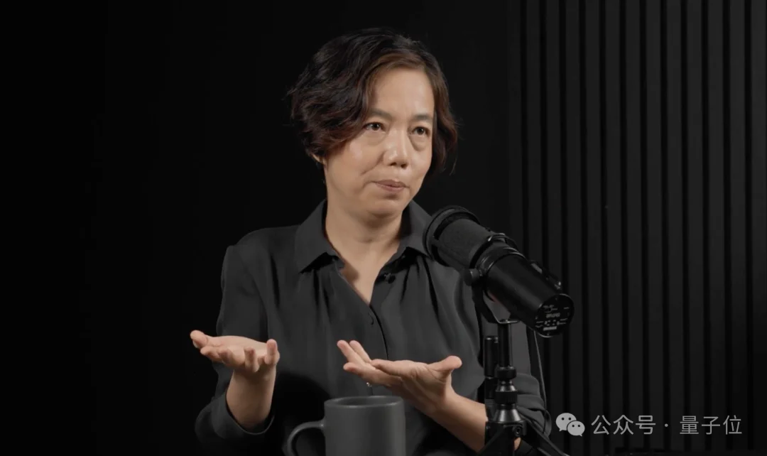李飞飞最新访谈：AI咋能代替人呢？