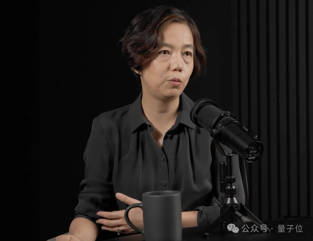 李飞飞最新访谈：AI咋能代替人呢？
