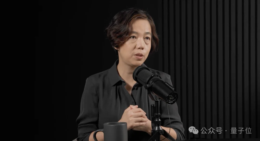 李飞飞最新访谈：AI咋能代替人呢？
