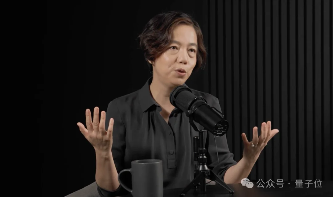 李飞飞最新访谈：AI咋能代替人呢？