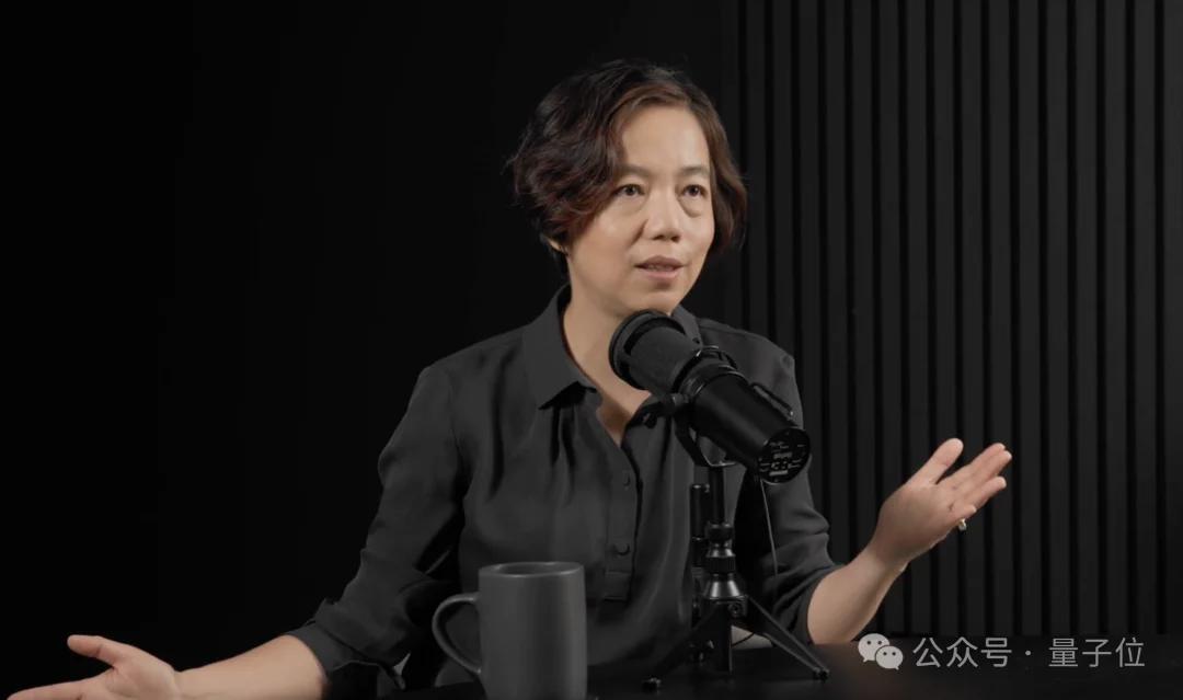 李飞飞最新访谈：AI咋能代替人呢？