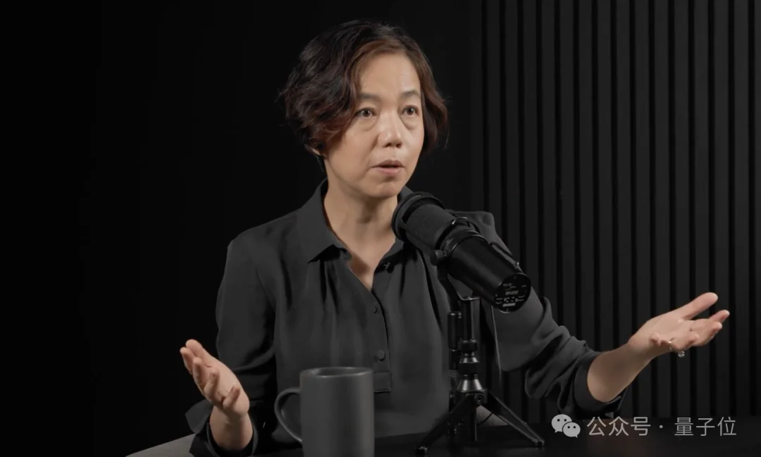 李飞飞最新访谈：AI咋能代替人呢？