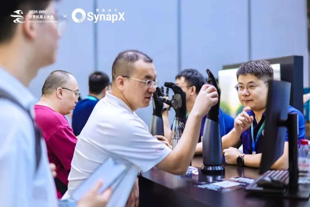 章鱼动力发布基座模型SYNWorld V0.5：具身的“Scaling答案”，从任务清单走向物理世界通用模型