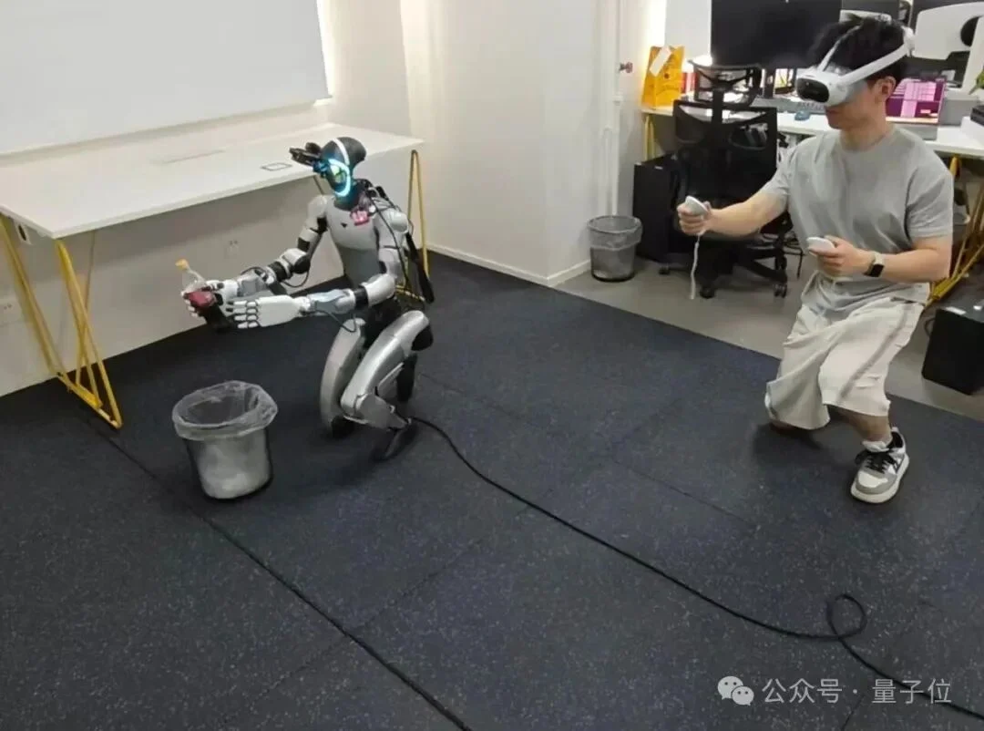 不做硅谷follower:几个读博的年轻人,押注双足人形的一体化大脑
