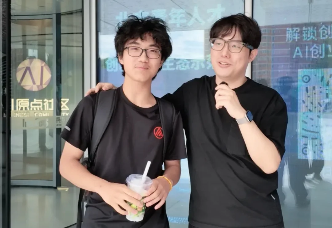 两个16岁的高中生，共享了自己的显卡和API，想让全校同学都免费用上AI。