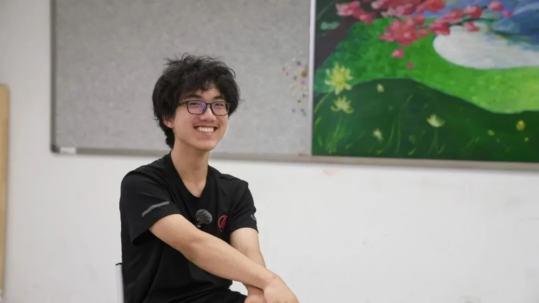 两个16岁的高中生,共享了自己的显卡和API,想让全校同学都免费用上AI。