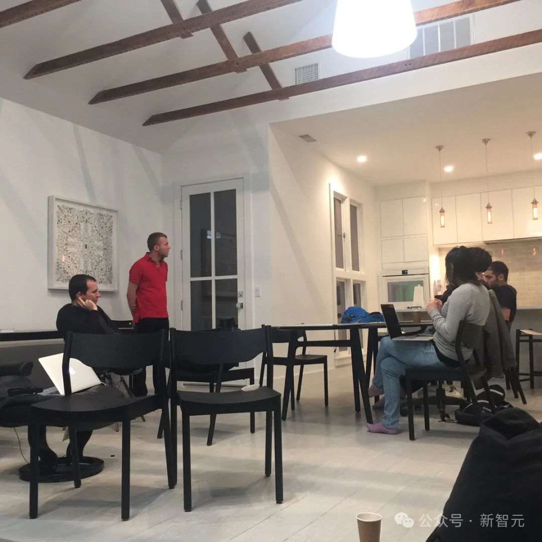 刚刚，奥特曼炮轰达里奥「反人类」！绝密模型同日曝光