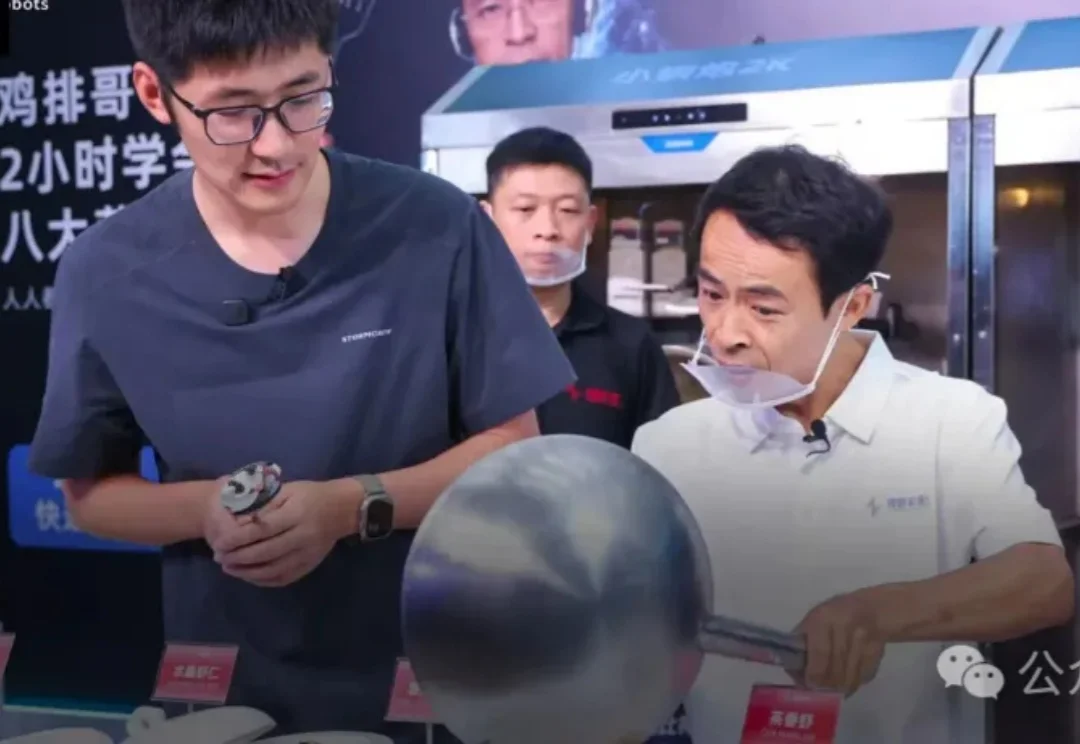 影视飓风Tim看呆！鸡排哥2小时做出八大菜系，AI首次长出「大厨大脑」